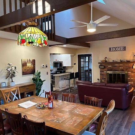 Wow!! Ultimate Pocono Retreat, Hot Tub, Game Room, Deck, Lakes, Skiing, Pools Long Pond Zewnętrze zdjęcie