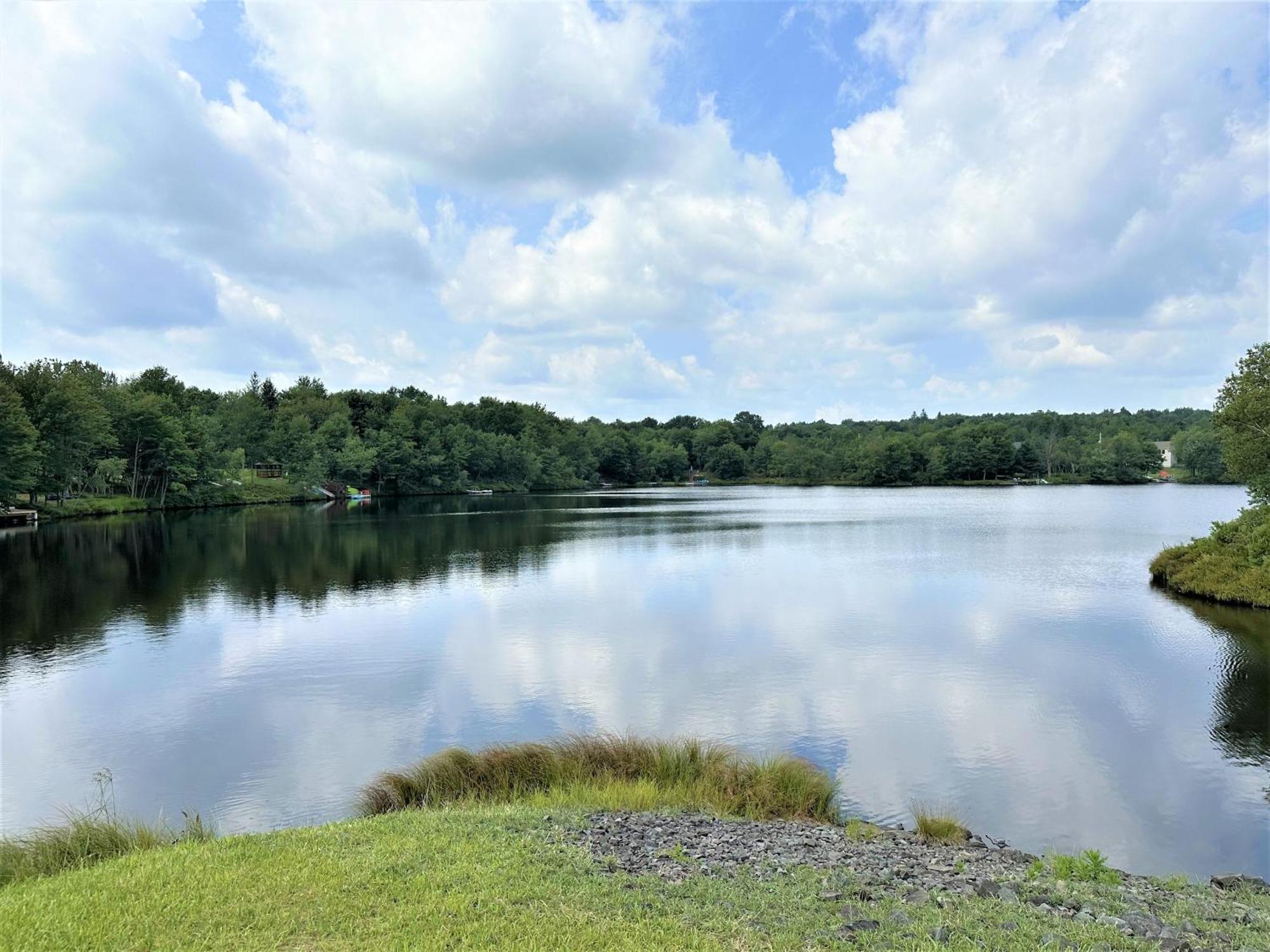 Wow!! Ultimate Pocono Retreat, Hot Tub, Game Room, Deck, Lakes, Skiing, Pools Long Pond Zewnętrze zdjęcie